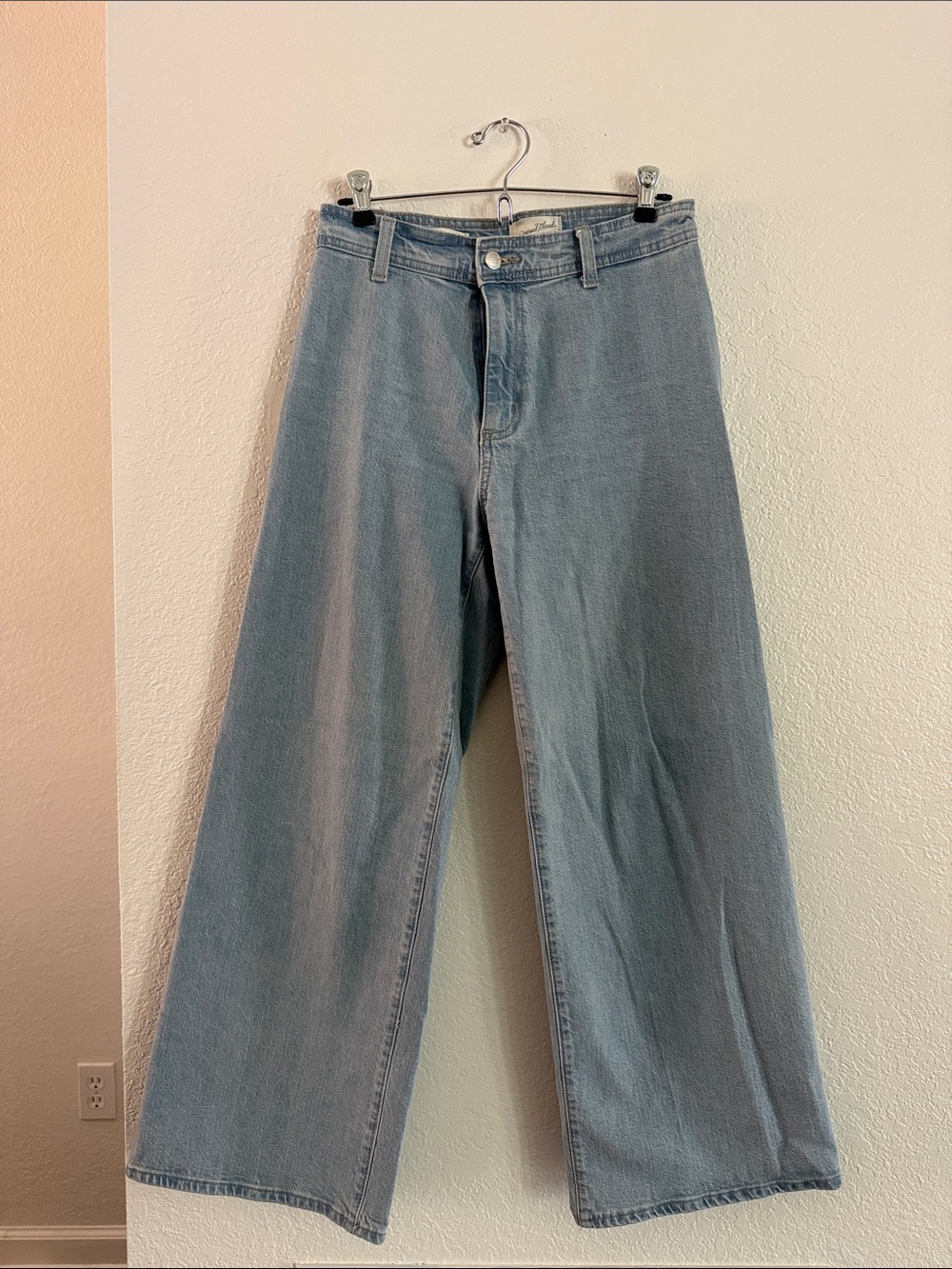 Universal Thread Light Blue Wide-Leg Women's Jeans
